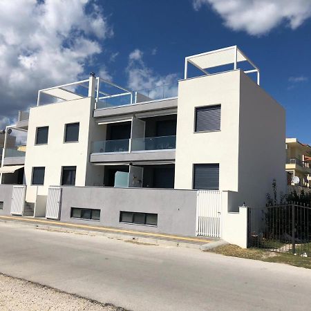 Asterias Apartment Néa Péramos Exterior foto